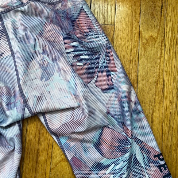 PELOTON x WITH Floral 2K pink blue Capri Leggings XL - Picture 4 of 7